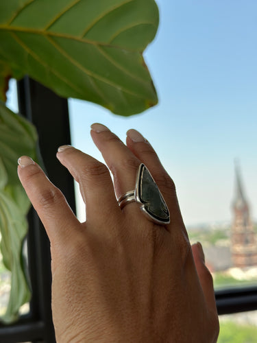 left side view GREEN ARROWHEAD FOSSATO RING