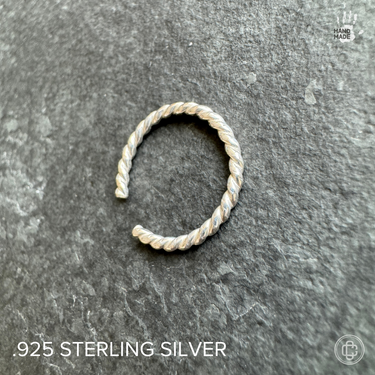 side view of twisted metal sterling Silver Adjustable mini Toe Ring
