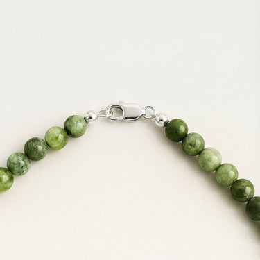 mens-6mm-chrome-diopside-beaded-necklace-silver-clasp-detail