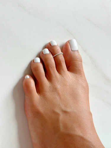 foot model wearing midi twisted metal sterling Silver Adjustable mini Toe Ring